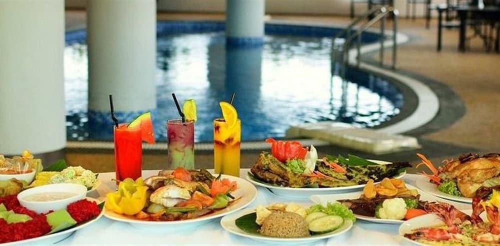 Holiday Villa Hotel & Suites Kota Bharu - Wakaf Che Yeh, Night Market Экстерьер фото